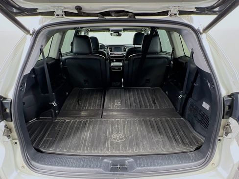 Used 2019 Toyota Highlander XLE AWD/4WD image 26