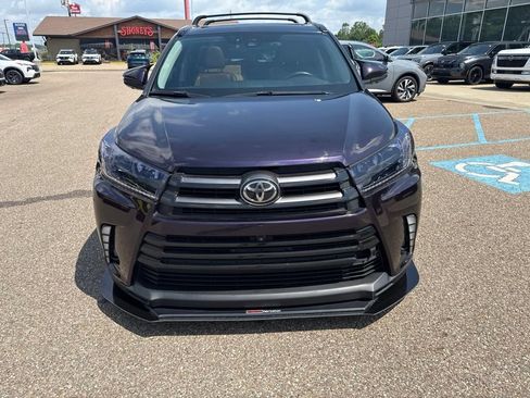 Used 2017 Toyota Highlander Limited AWD/4WD image 2