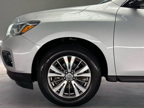 Used 2019 Nissan Pathfinder SL FWD image 5