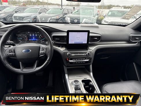 Used 2020 Ford Explorer XLT w/ Equipment Group 202A AWD/4WD image 14