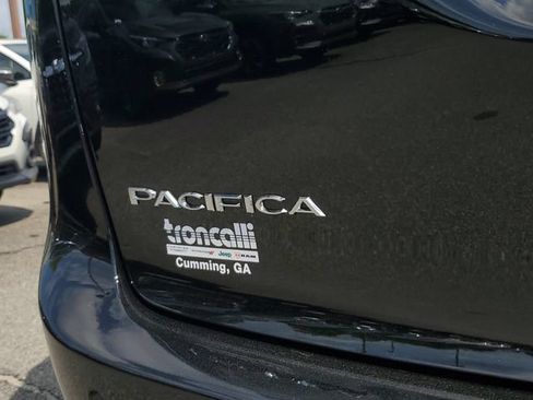 New 2027 Chrysler Pacifica Limited FWD image 8