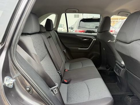 Used 2025 Toyota RAV4 XLE FWD image 31