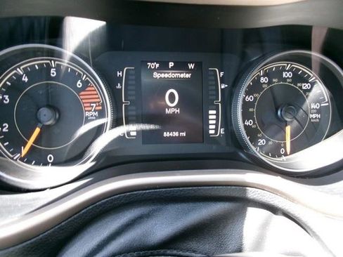 Used 2016 Jeep Cherokee Latitude w/ Cold Weather Group AWD/4WD image 17