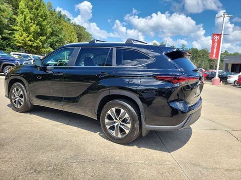 Certified 2026 Toyota Highlander XLE AWD/4WD image 3