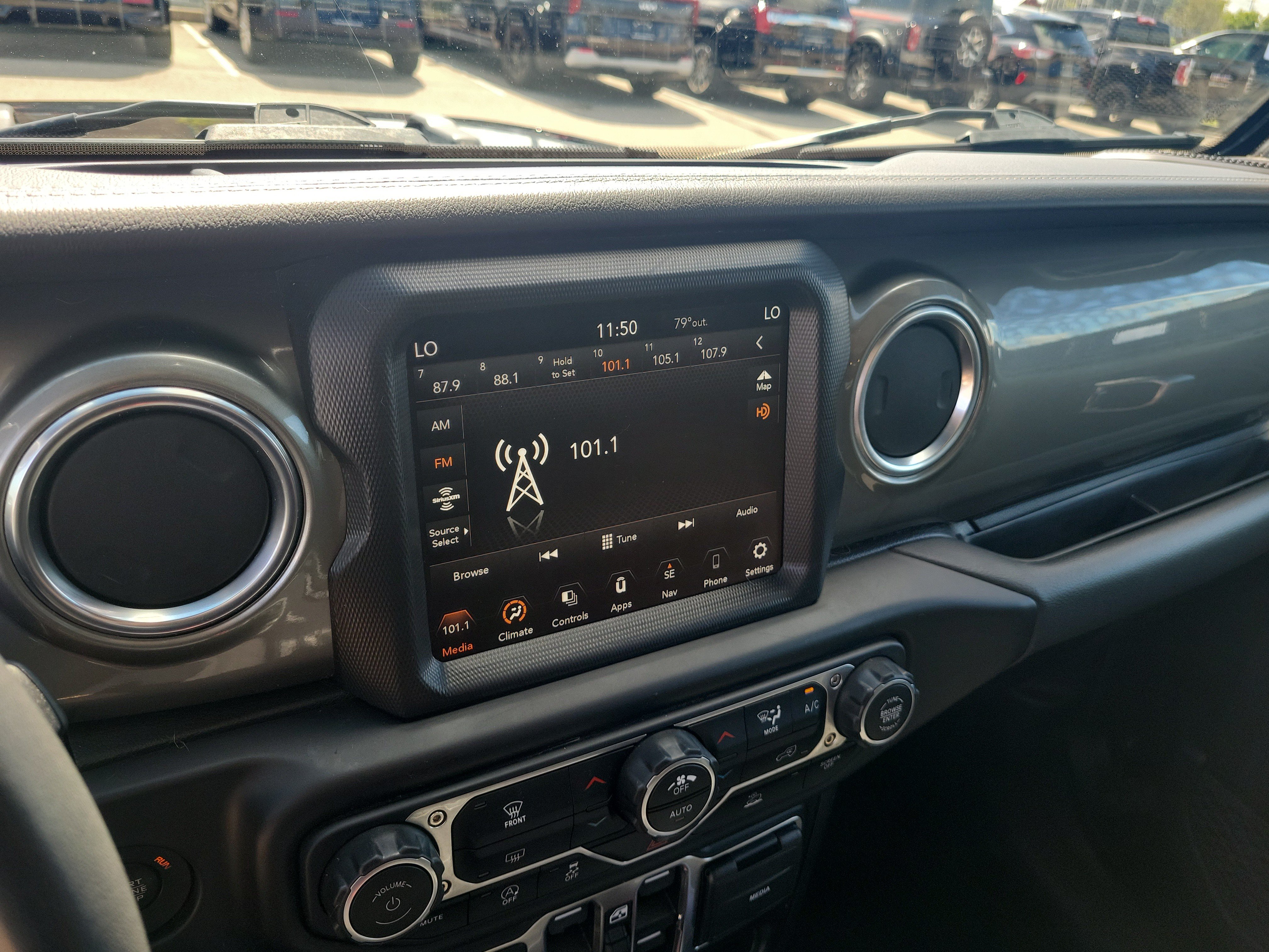 Used 2023 Jeep Wrangler Unlimited Sahara AWD/4WD image 27