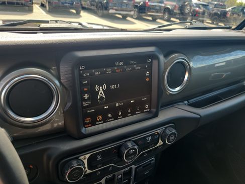 Used 2023 Jeep Wrangler Unlimited Sahara AWD/4WD image 27