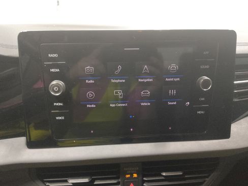 Used 2025 Volkswagen Jetta SE FWD image 25