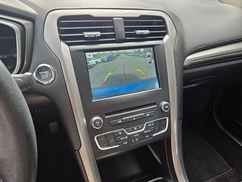 Used 2017 Ford Fusion Energi SE FWD image 29