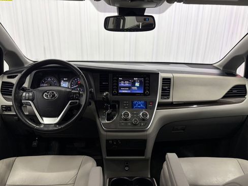 Used 2020 Toyota Sienna XLE FWD image 10
