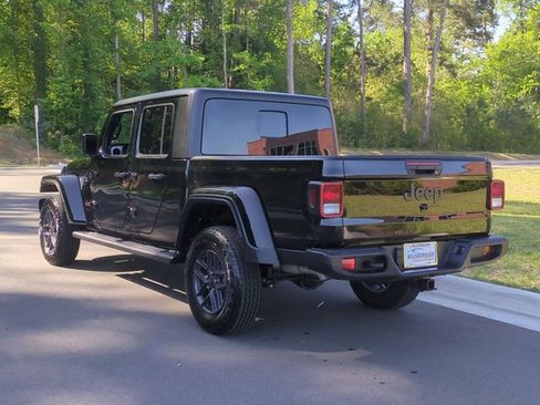 Used 2024 Jeep Gladiator Sport AWD/4WD image 11