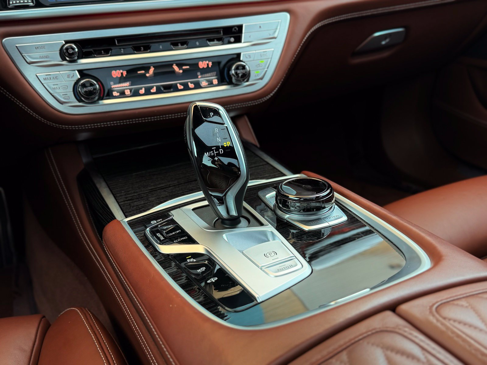 Used 2020 BMW 750i xDrive w/ Executive Package AWD/4WD image 52