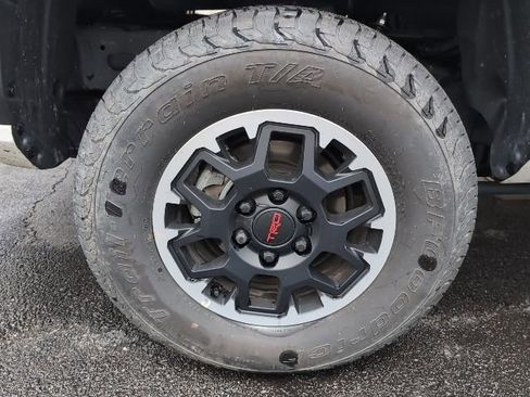 Used 2024 Toyota Tacoma TRD Off-Road w/ TRD Off Road Upgrade Package AWD/4WD image 8