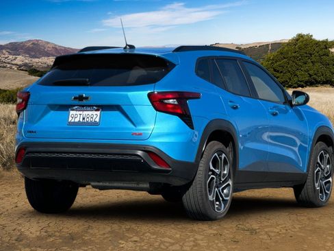 Used 2025 Chevrolet Trax RS w/ Sunroof Package image 4