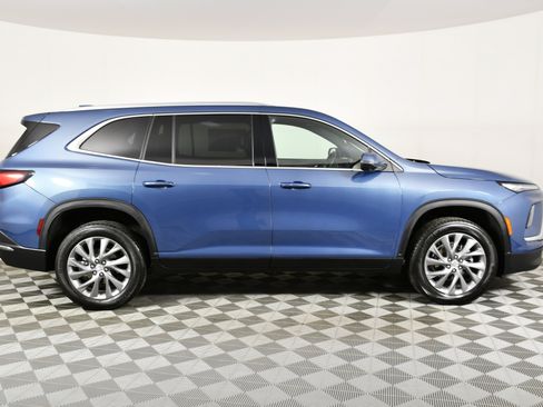 Used 2025 Buick Enclave Preferred image 5