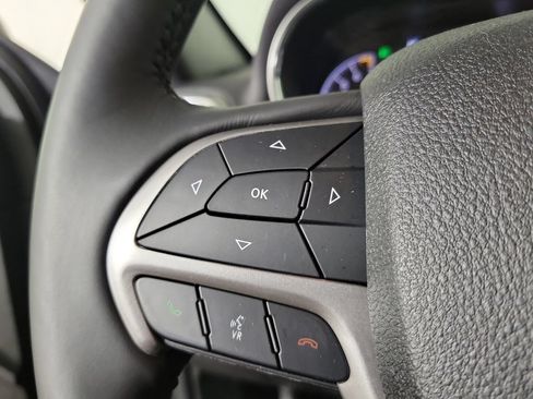 Used 2018 Jeep Grand Cherokee Altitude AWD/4WD image 23