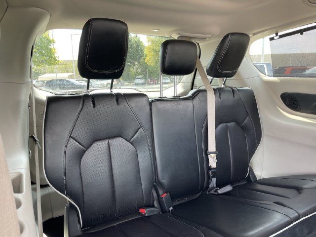 Used 2022 Chrysler Pacifica Limited FWD image 29