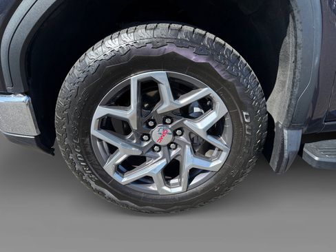 Used 2022 GMC Sierra 1500 SLT w/ SLT Premium Plus Package AWD/4WD image 9