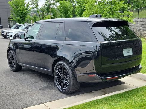New 2026 Land Rover Range Rover Long Wheelbase SE AWD/4WD image 12