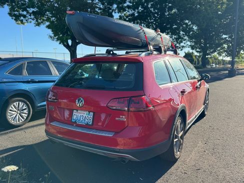 Used 2017 Volkswagen Golf Alltrack AWD/4WD image 2
