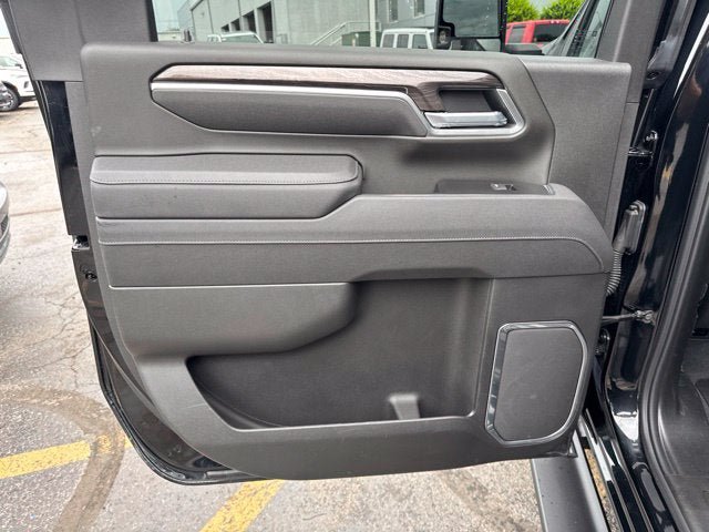 Used 2025 Chevrolet Silverado 2500 LTZ w/ LTZ Plus Package AWD/4WD image 18