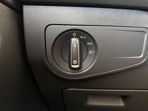Used 2023 Volkswagen Tiguan SE AWD/4WD image 21