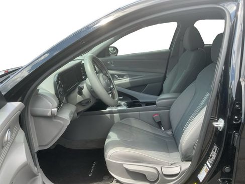 Used 2022 Hyundai Elantra SEL w/ Convenience Package FWD image 14