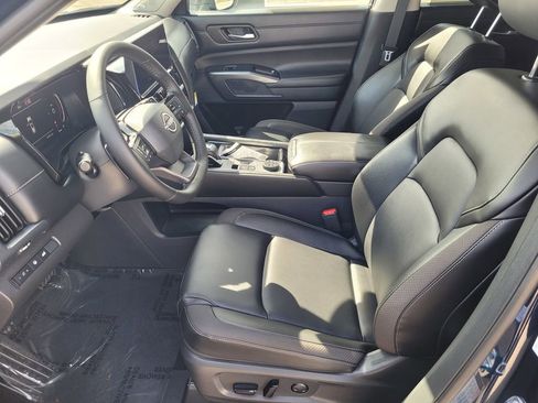 New 2026 Nissan Pathfinder SL w/ SL Premium Package image 8