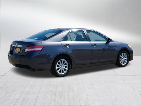 Used 2011 Toyota Camry XLE w/ SE/XLE Extra-Value Pkg image 7
