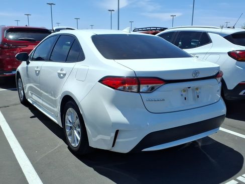 Used 2020 Toyota Corolla LE w/ LE Premium Package FWD image 2