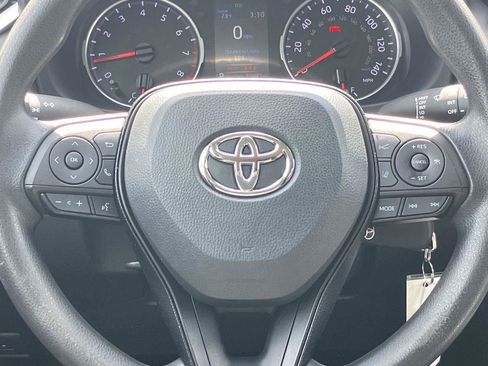 Used 2021 Toyota RAV4 LE image 18