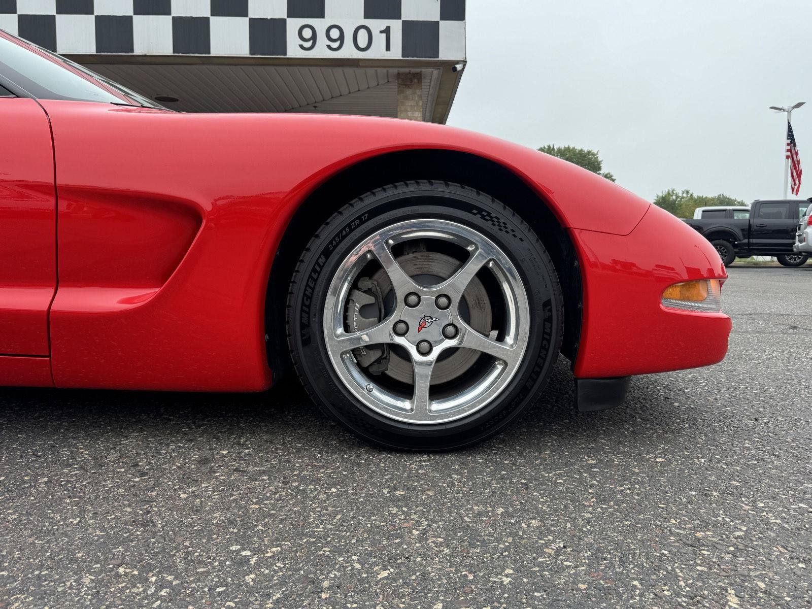 Used 2001 Chevrolet Corvette Coupe w/ Preferred Equipment Group2 RWD image 9