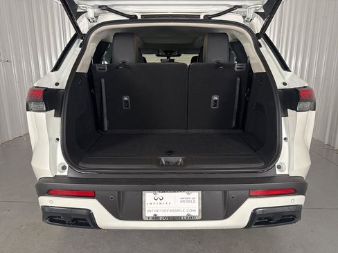 Certified 2025 INFINITI QX60 Luxe image 10