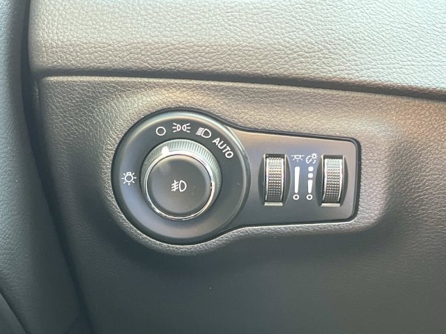 Used 2020 Jeep Compass Latitude FWD image 35