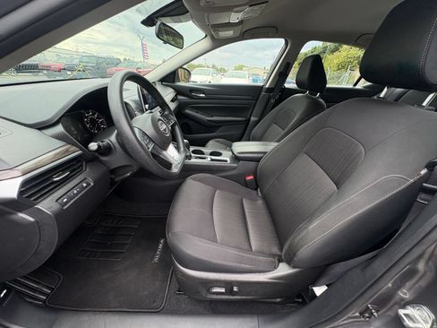 Used 2025 Nissan Altima 2.5 SV FWD image 27