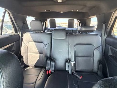 Used 2019 Ford Explorer XLT w/ Equipment Group 201A FWD image 16