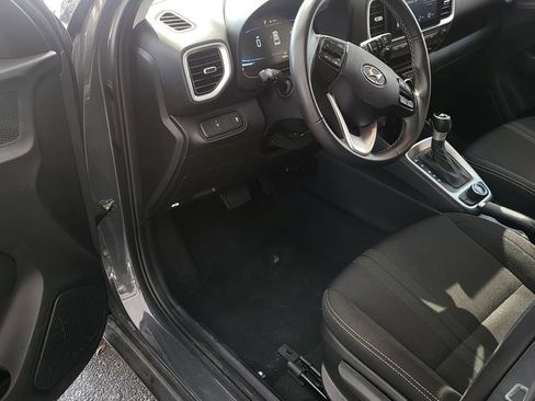 Used 2025 Hyundai Venue SEL FWD image 3