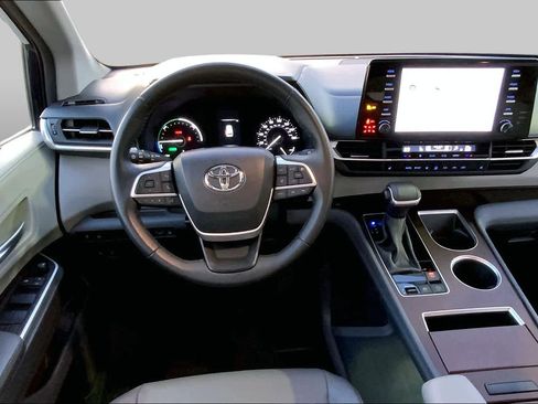 Used 2023 Toyota Sienna XLE w/ Protection Package (TMS) FWD image 6