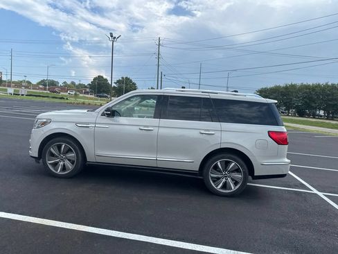 Used 2019 Lincoln Navigator Reserve AWD/4WD image 8