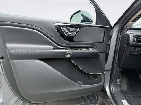 Used 2022 Lincoln Aviator AWD w/ Premium Package image 9