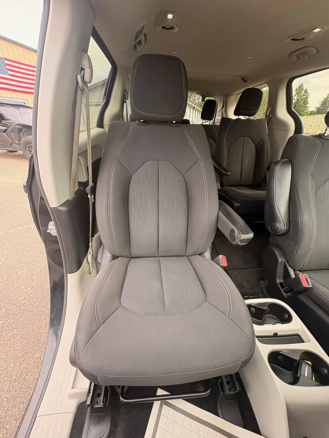 Used 2020 Chrysler Voyager LX w/ Cold Weather Group FWD image 11
