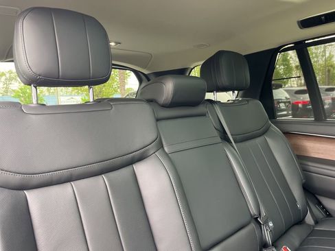 New 2026 Land Rover Range Rover Long Wheelbase SE AWD/4WD image 18