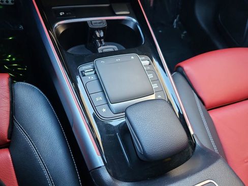 Certified 2022 Mercedes-Benz GLB 250 4MATIC image 19