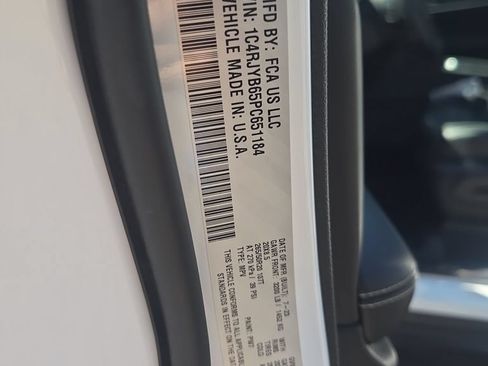Used 2023 Jeep Grand Cherokee 4WD 4xe image 32