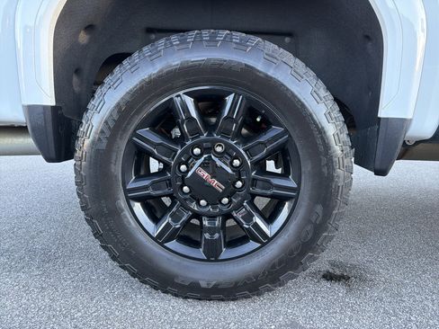 Used 2024 GMC Sierra 2500 AT4 w/ AT4 Premium Plus Package image 18