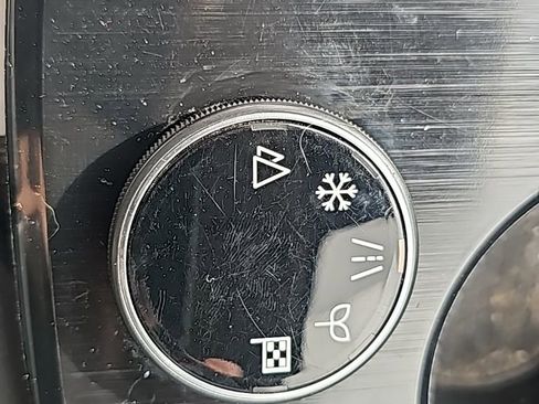 Used 2021 Nissan Rogue SV image 18