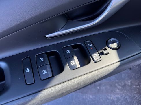 New 2025 Hyundai Elantra SE image 18