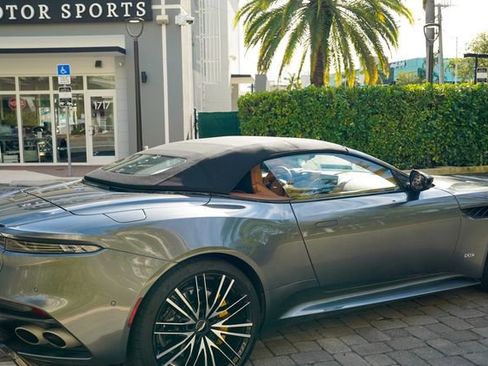 Used 2023 Aston Martin DBS Volante image 59