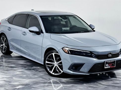 Used 2023 Honda Civic Touring image 3