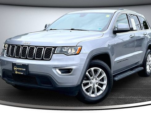 Used 2021 Jeep Grand Cherokee Laredo w/ Security & Convenience Group AWD/4WD image 3