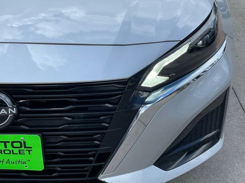Used 2024 Nissan Altima 2.5 SV FWD image 8